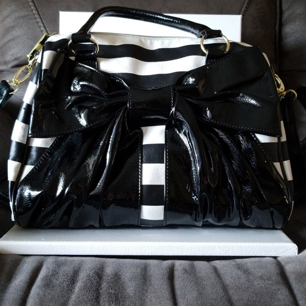 Betsey Johnson Hand Or Shoulder Bag